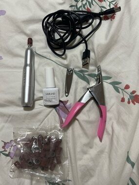 Electric Manicure Kit with Pink Handled Nail Nipper